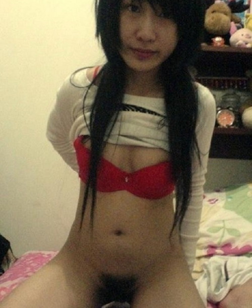 eaglemata:  Private photos of young asian girl