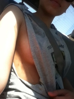 justinermergerd:  Going out with no bra :p yay for small boobs