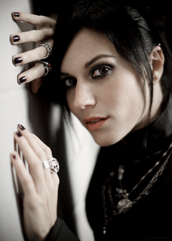 p-o-i-s-o-n-g-i-r-l:  74/100 Photos of Cristina Scabbia 