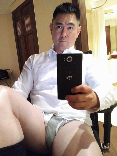 thuongtinblue: quanchaler:   quyconu:  Wtf handsome  Đẹp trai   wao 