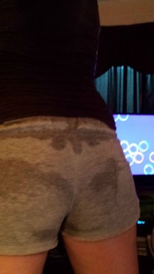 collegehumor:  Girl’s Butt Sweat Looks Like Bat Signal This