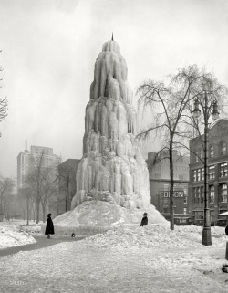 Detroit circa 1917. “Ice Fountain, Washington Boulevard.”