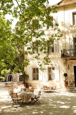 beau-bourg:  cour exterieur