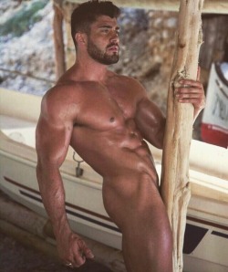 barelyfamousandnaked:  Rogan O’Connor from Ex on The Beach
