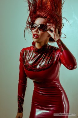 latexpics:  Model Bianca Beauchamp [ web · twitter · facebook