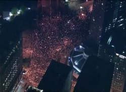 littlestarlolo:  thousands of people in chicago came out tonight