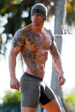 3leapfrogs:  muscle-addicted:  Bryan Pullin View all pics of
