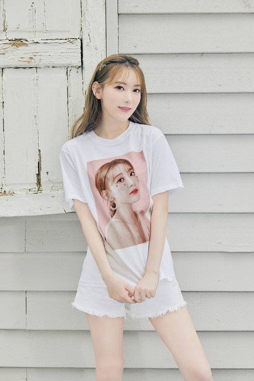 coordinate48:  宮脇咲良 卒業コンサートグッズ　Tシャツ白