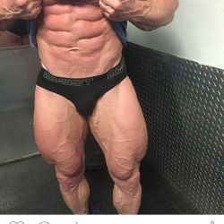 jaqlvmen:  Don’t skip leg day, and your legs can look like