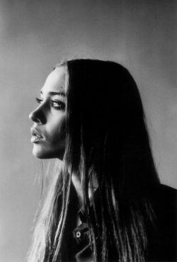 laudanumat33:  Fiona Apple photographed by John Midgley for Entertainment