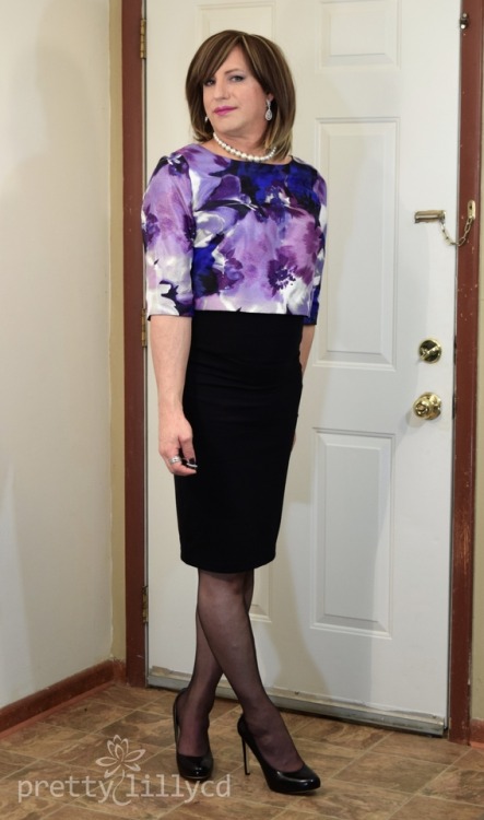 prettylillycd:  More Watercolor Crop Top & Pencil SkirtThank you for all the wonderful comments about this outfit, it has become one of my favorites. This wonderful top pairs so nicely with the high waisted pencil skirt. I cannot stress enough the