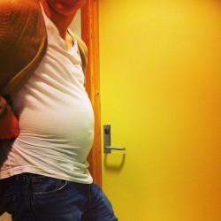 puz-arbuz:  #hahaha#pregnant#funny#bro @sanderdalee 