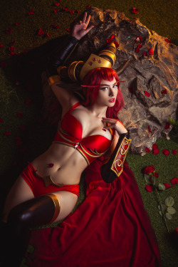 cute-cosplay-babe:  ImBloodAlice as Alexstrasza from World of