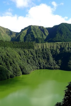 heyfiki:  Inner Lake, Azores, Portugal