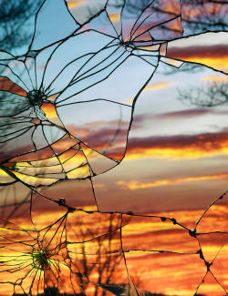 culturenlifestyle:  Sunset Photography Reflected on Shattered