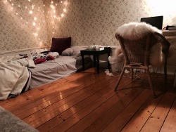 nakedly:  my room / insta @annikabansal