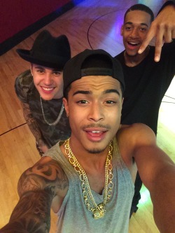 justinbieber:  Khalil’s #selfie on Shots