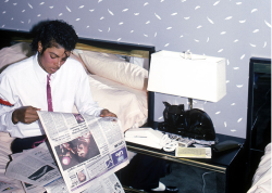 spiritsdancinginthenight:Michael Jackson reading a newspaper