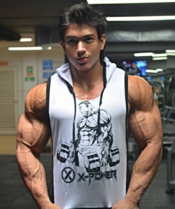 muscle-roids-y-bears:  Daniel Roman 