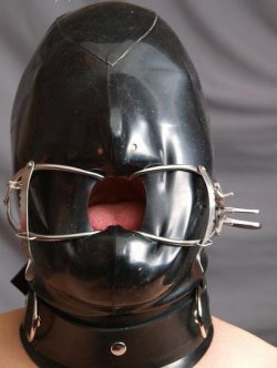 Tight rubber hood, perfect for long term wear.