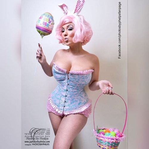 #happyeaster  with pin up queen Crystal Rose #dmv #pinup #pinupmodel #pink #photosbyphelps #retro #holiday #hollidays #eggs #bunnyears #funtime #honormycurves