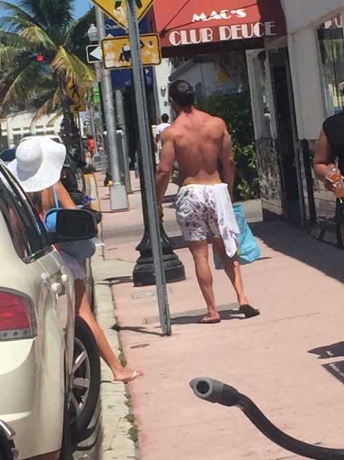 Butt site seeing in South Beach http://imrockhard4u.tumblr.com