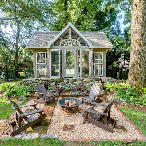 utwo:  Historic Guesthouse at OakmontBuilt  in the 1840’s,