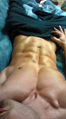 hotsouls:  delicious  Can he be dinner or dessert? 