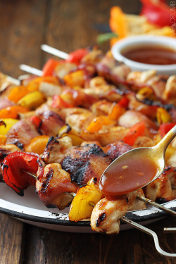 do-not-touch-my-food:  Grilled Honey BBQ Bacon Chicken Kabobs