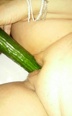 stuffmyholesxxx:  Cucumber insertion from a kinky couple like