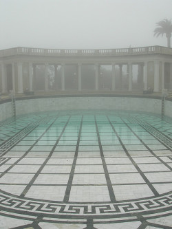 la-lune-obscure:  Hearst Castle pool