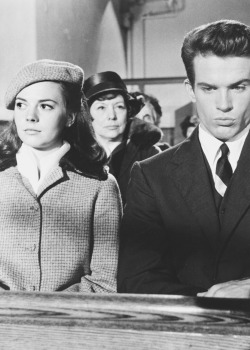 hollywoodlady:  Natalie Wood and Warren Beatty in  Splendor in