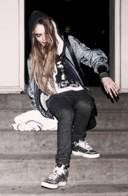 delevingnrs:  Cara falling down some steps whilst out last night