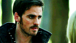 captainswansource:  He did it again. He saw right through her.