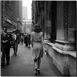 vintagegal:  New York, 1946. Photography by Stanley Kubrick