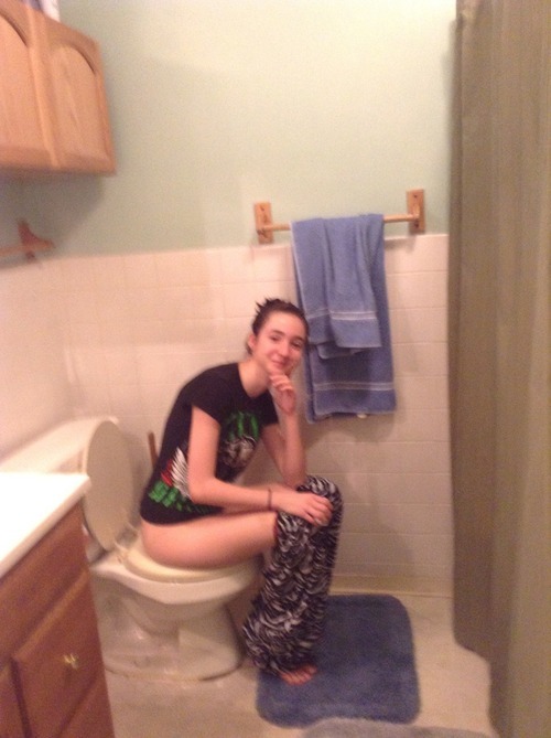 dimitrivegas:  Watching her poop