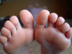 kinky-girl-marina:  Girl feet fetish and feet fetish worship