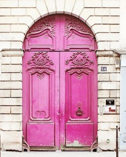 teen-witches:  (via Paris Door Pink | AnOther Loves) 