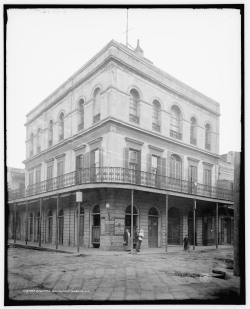 onceuponatown:  The Haunted Saloon, New Orleans. Ca.1906. 