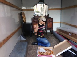 veraeyecandy:  The only motivation I have for moving is pizza