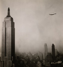 decoarchitecture:  Empire State Building and Blimp, ca. 1931