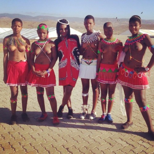   Swazi reed dancers, via nobuhlenkhoma  