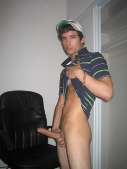 gayamateurclub:  Like amateur guys?  Follow the Gay Amateur