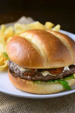 foodffs:  Whiskey Mushroom and Dubliner Cheese Burger Really