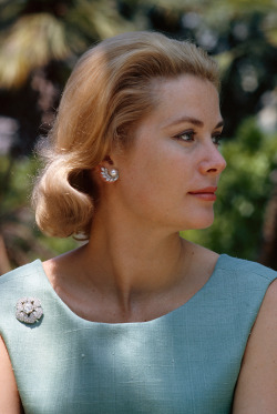 natgeofound:  Princess Grace Kelly in Monaco, 1962. Photograph
