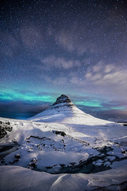 phantastrophe:  Kirkjufell, Iceland | Photographer: Andrea