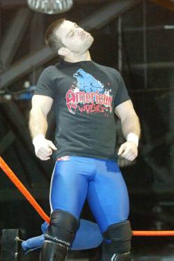 tjkl895:   Davey Richards  (http://s711.photobucket.com/user/mgriffi5/library/2CW205%20Night20Watertown%204-2-10?sort=3&page=1)