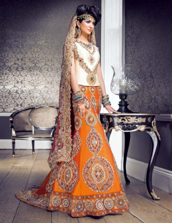 beautifulsouthasianbrides:  Outfit by:Mona Vora 