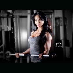 fitgymbabe:  Instagram: francinesablan Great Pic! - Check out