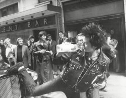 vaticanrust:  Sid Vicious in London